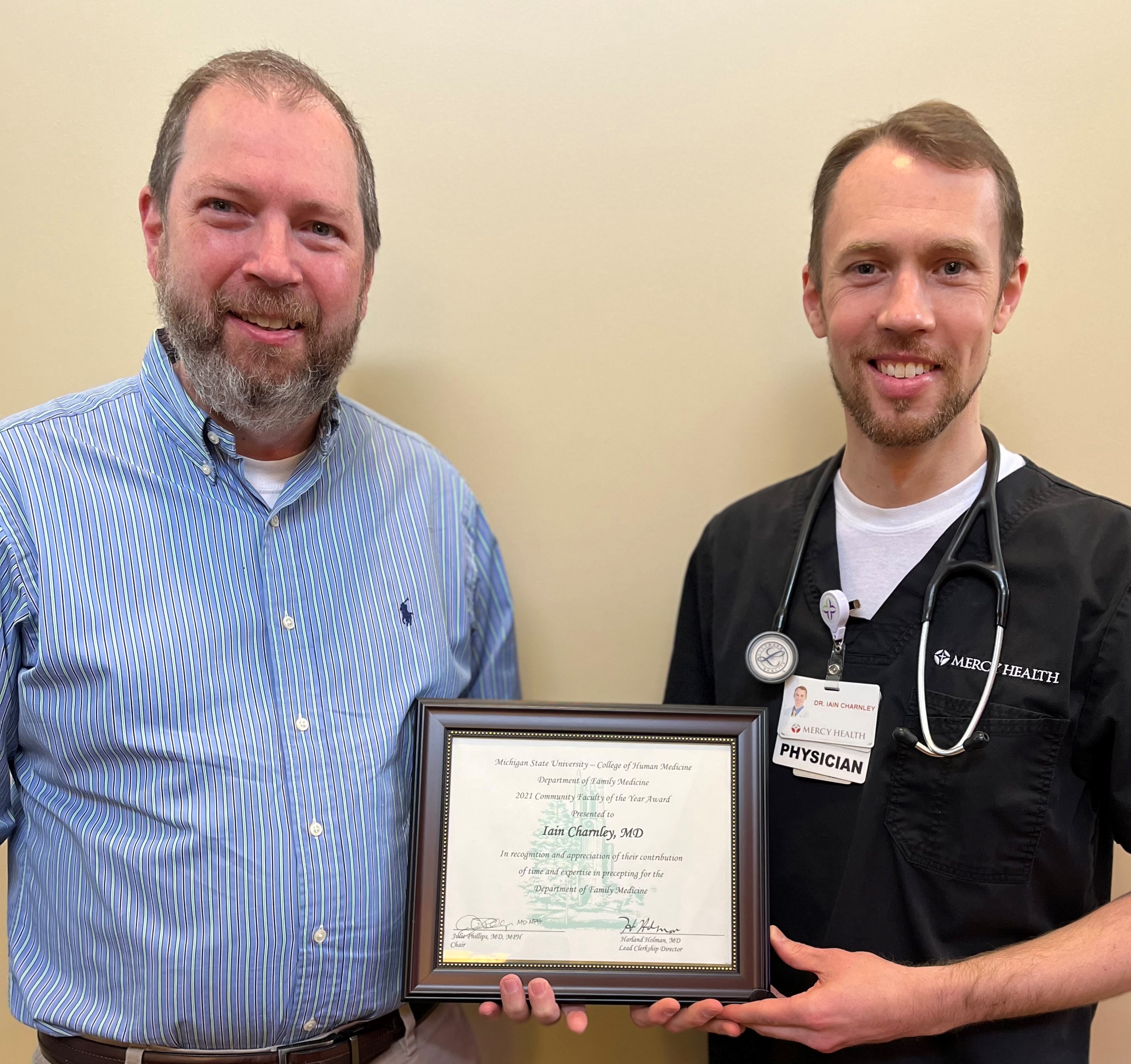 Dr. Iain Charnley receiving the award 